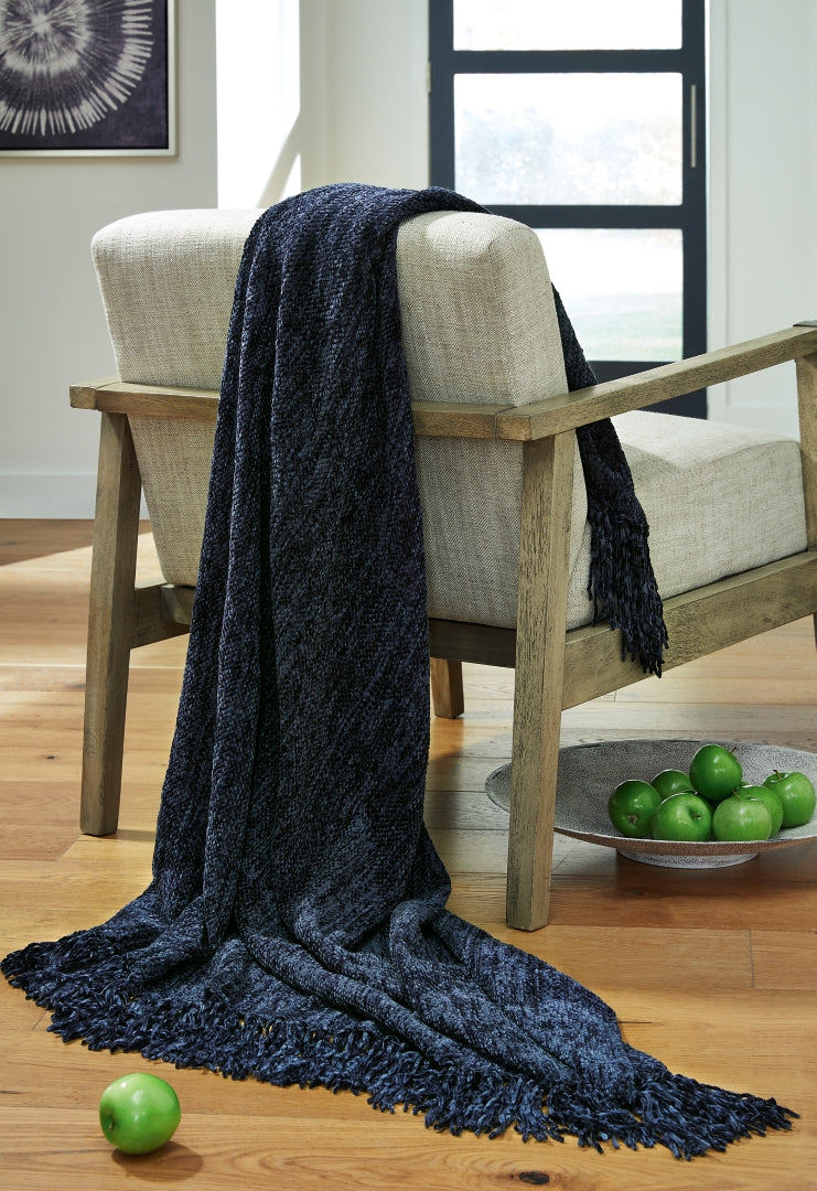 Tamish Throw (3/CS)