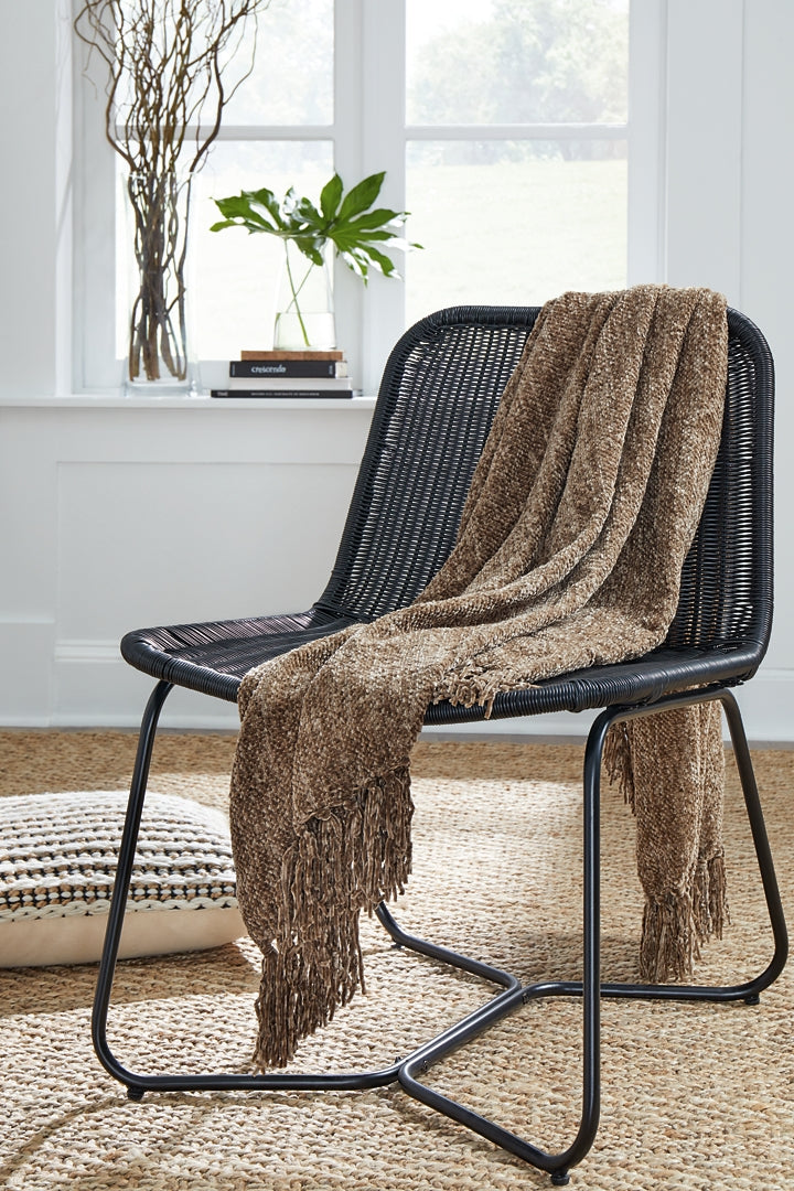 Tamish Throw (3/CS)