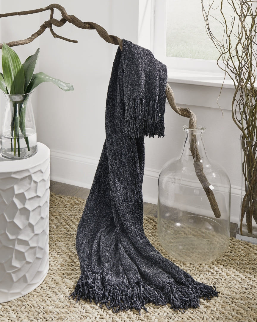 Tamish Throw (3/CS)