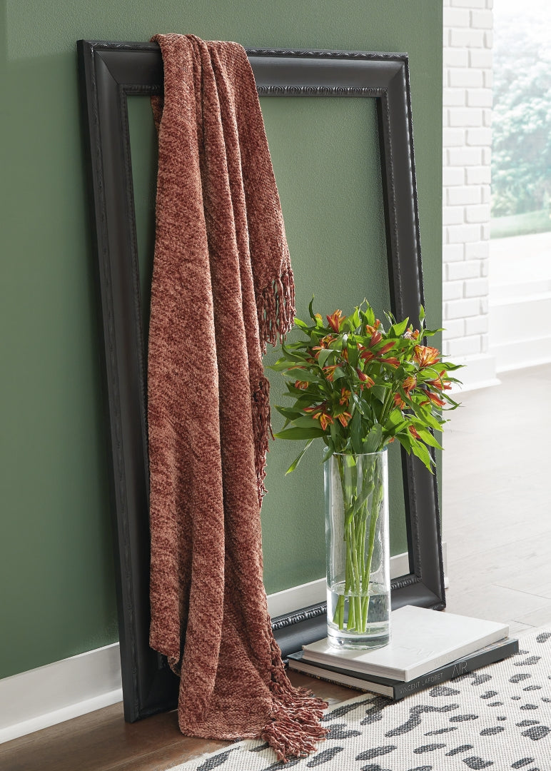 Tamish Throw (3/CS)