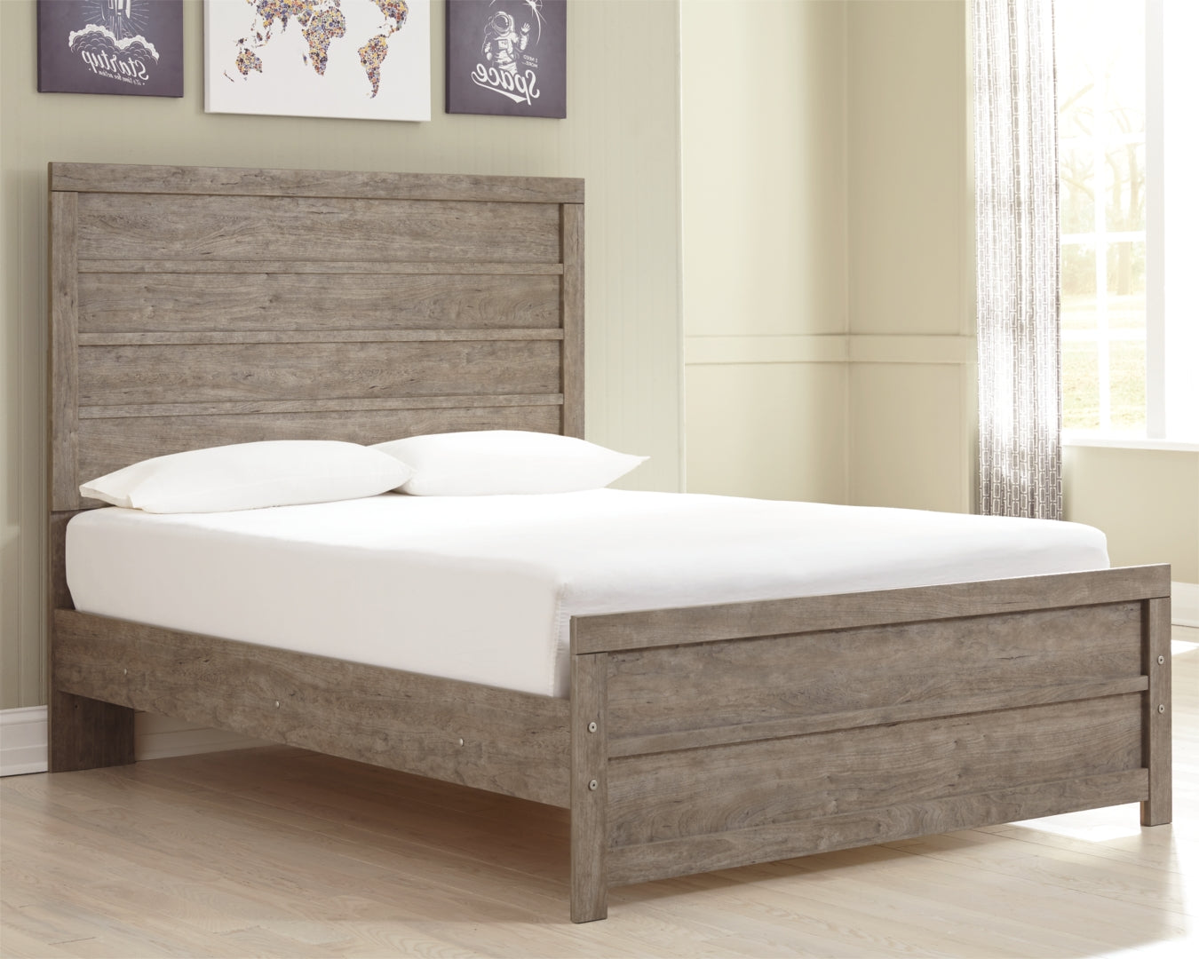 Dolante King Panel Bed with Mattress