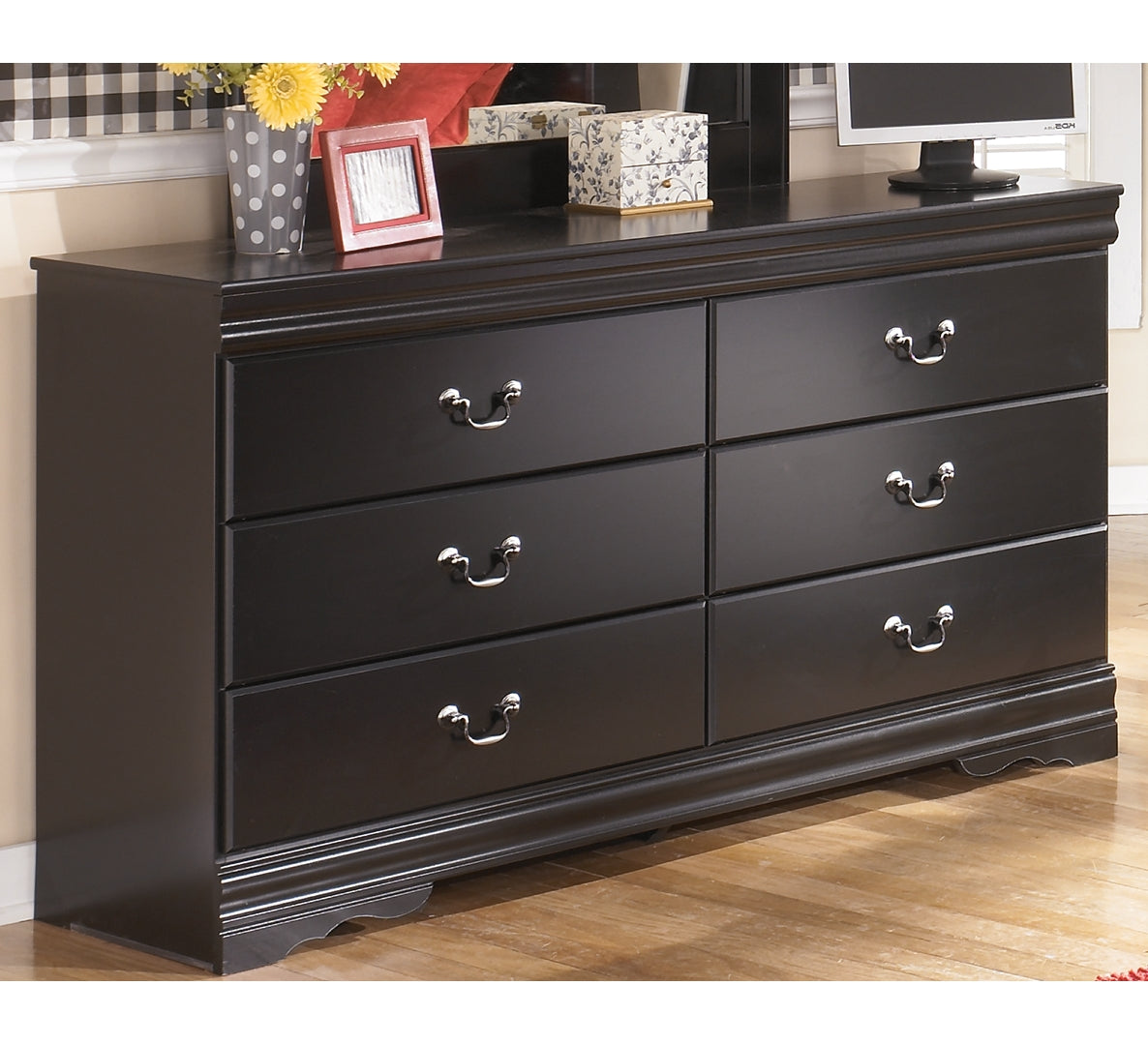 Huey Vineyard Black Sleigh Bedroom Set