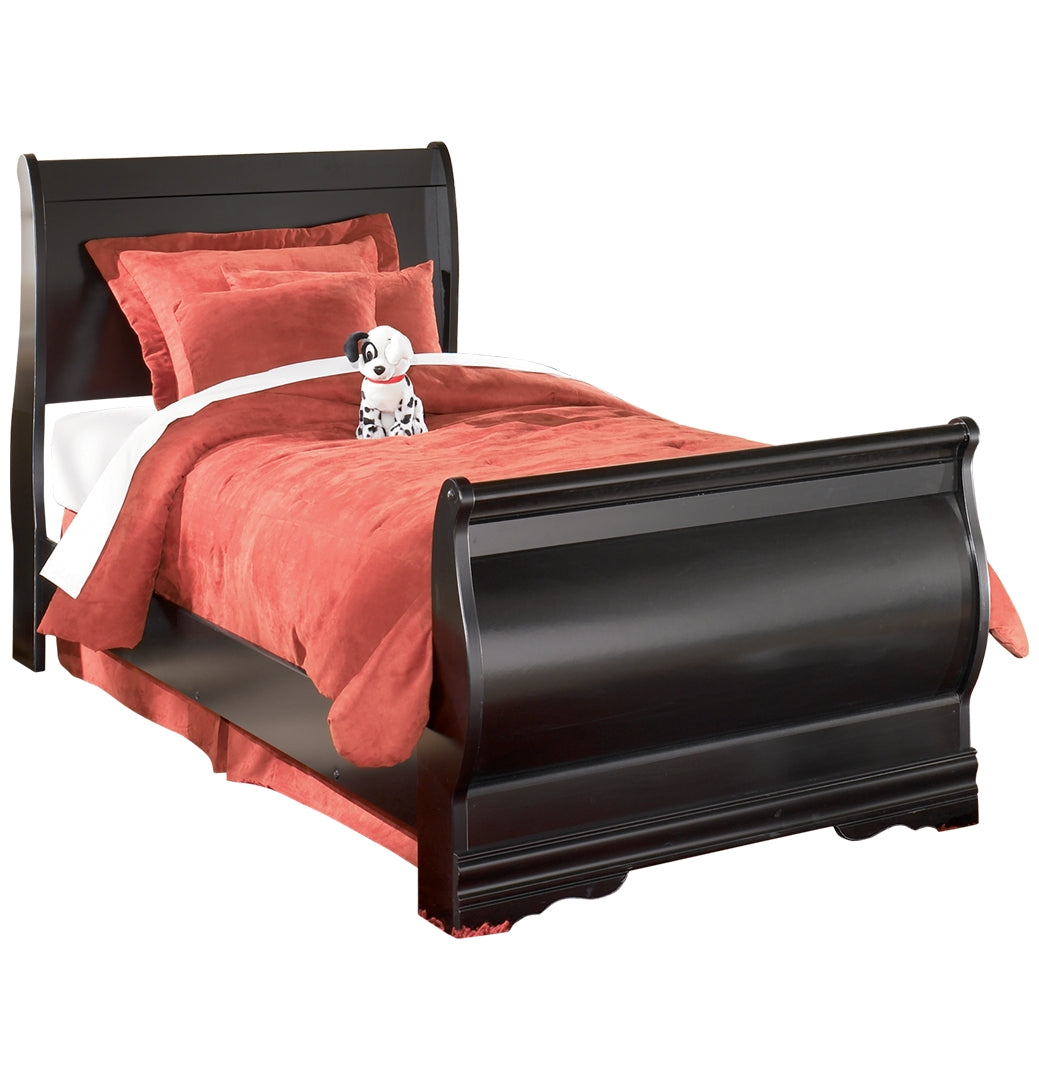 Huey Vineyard Black Sleigh Bedroom Set