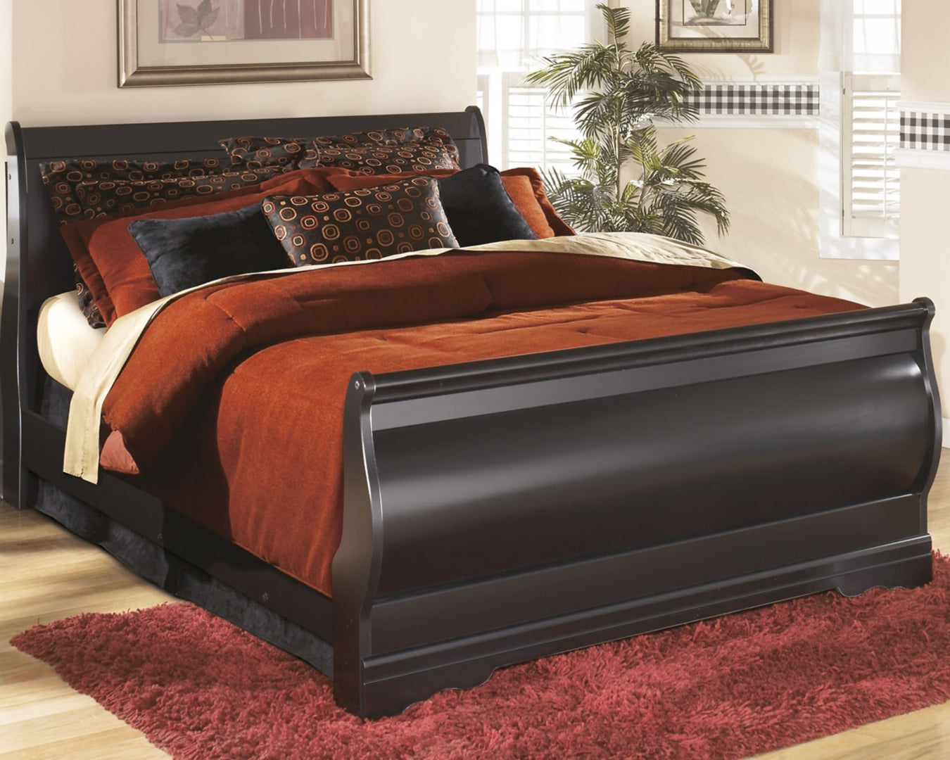 Huey Vineyard Black Sleigh Bedroom Set