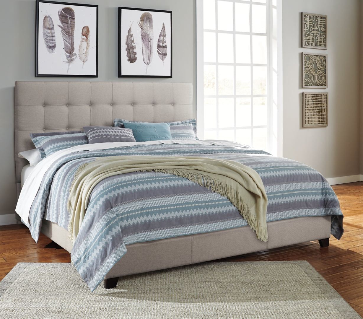 Dolante King Upholstered Bed