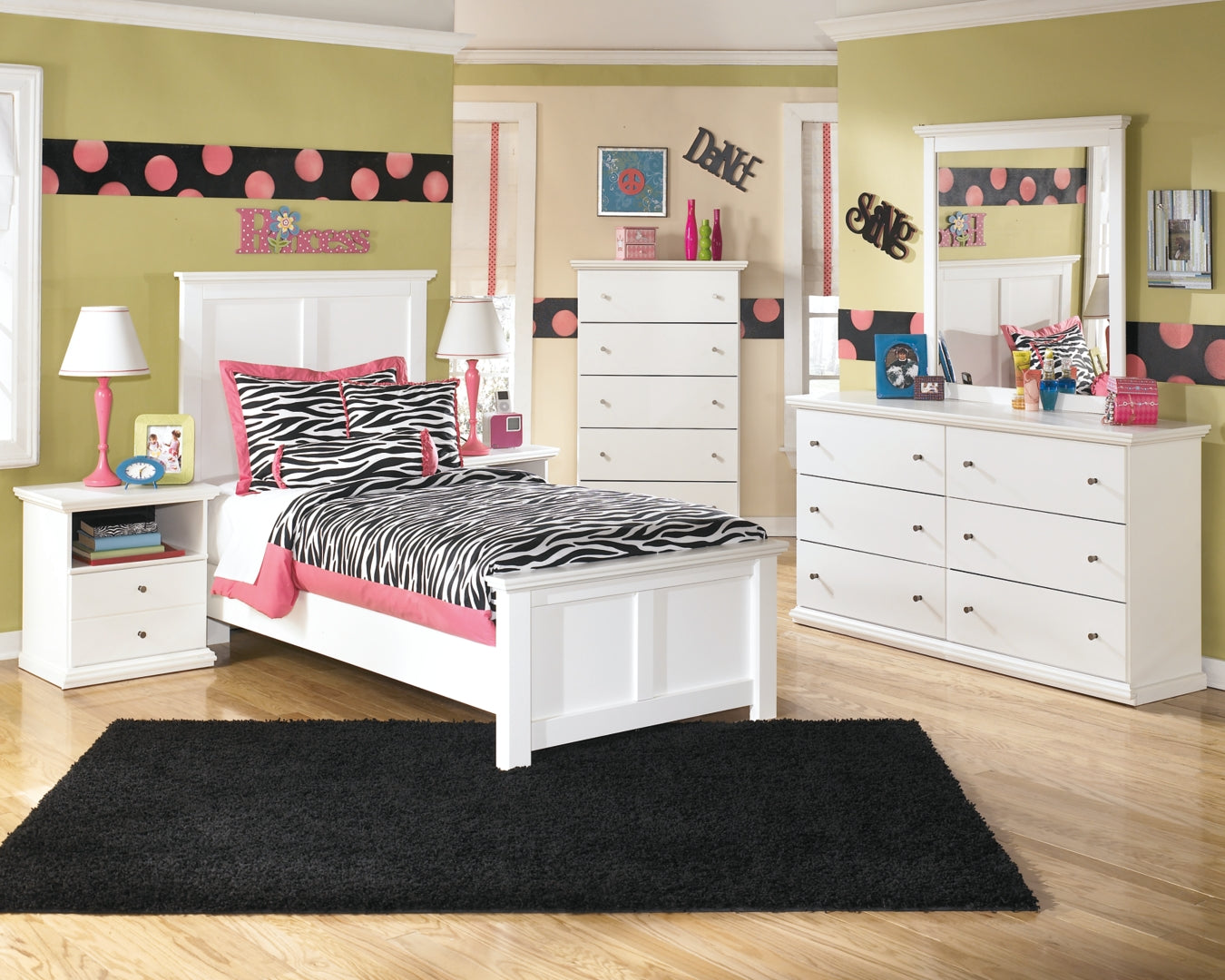 White Bostwick Shoals Panel Bedroom Set