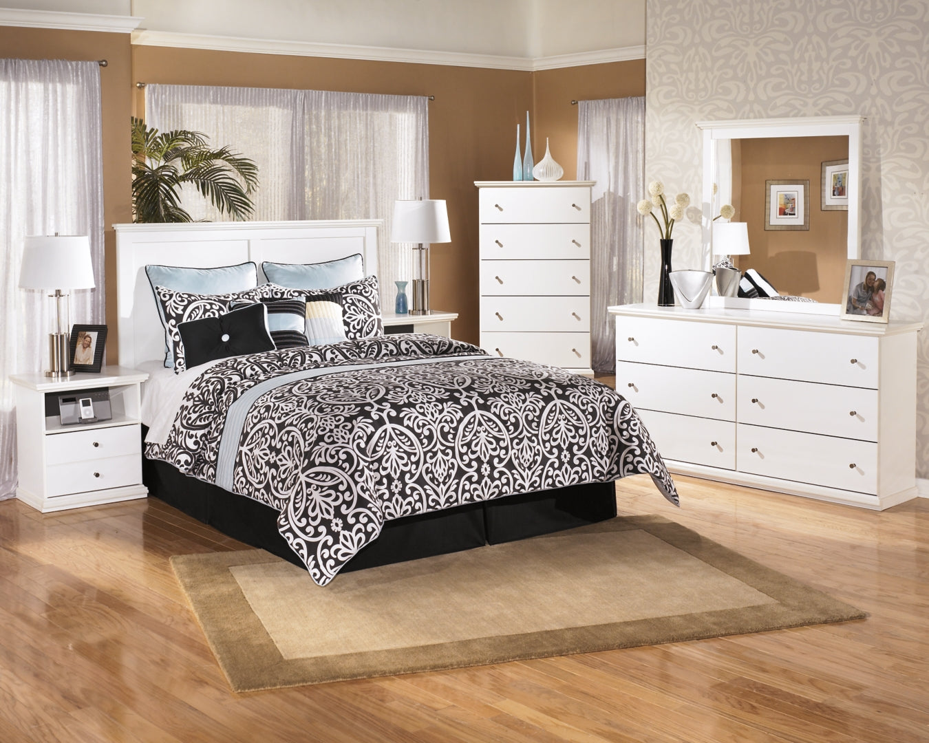 White Bostwick Shoals Panel Bedroom Set