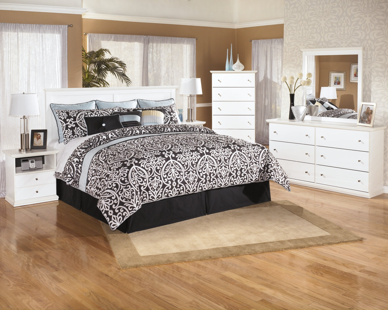 White Bostwick Shoals Panel Bedroom Set