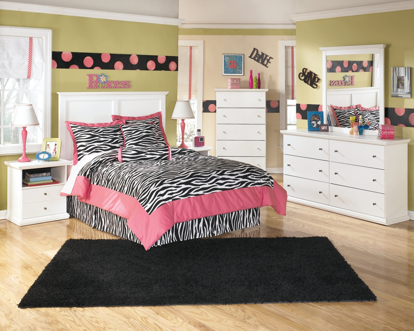 White Bostwick Shoals Panel Bedroom Set