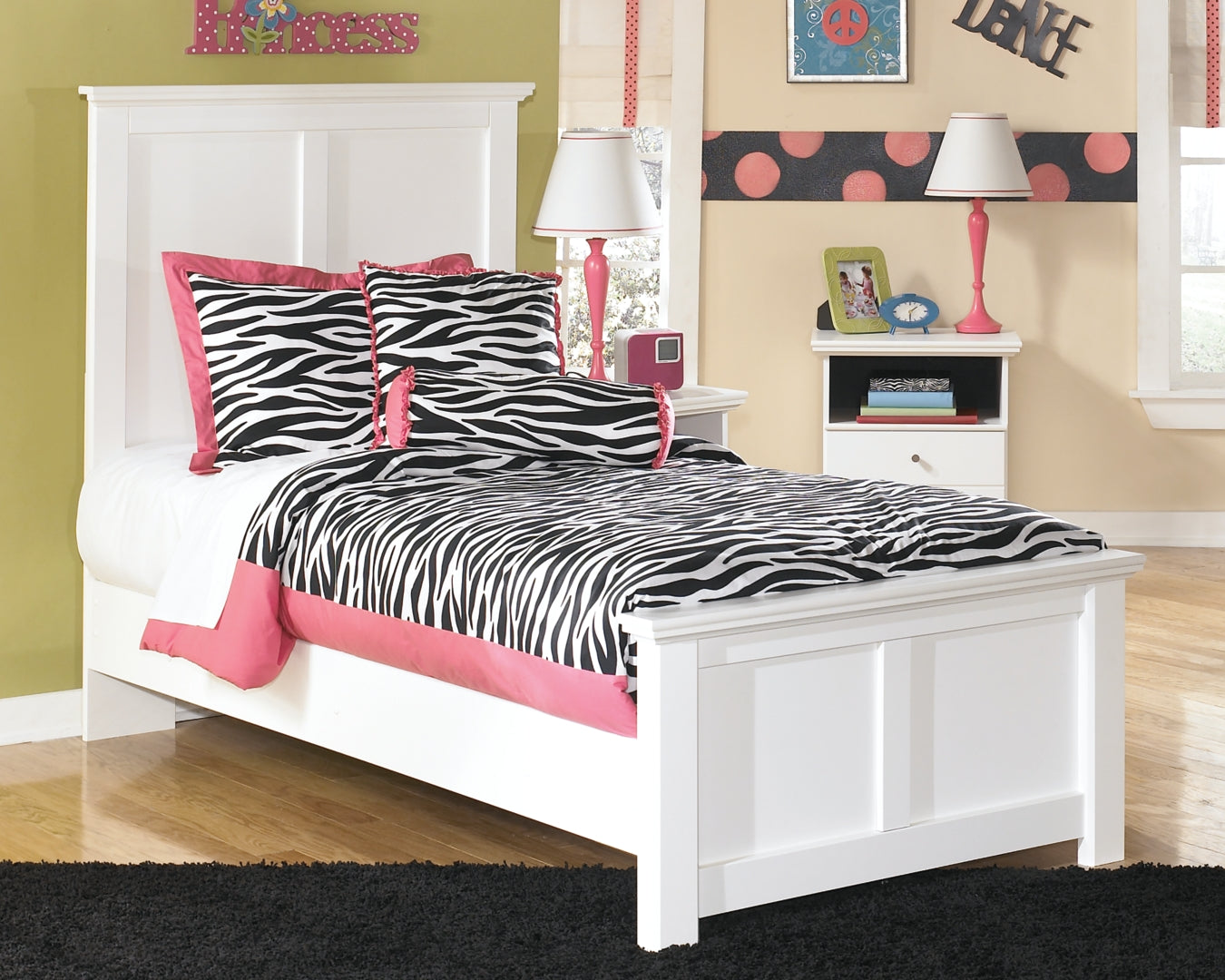 White Bostwick Shoals Panel Bedroom Set