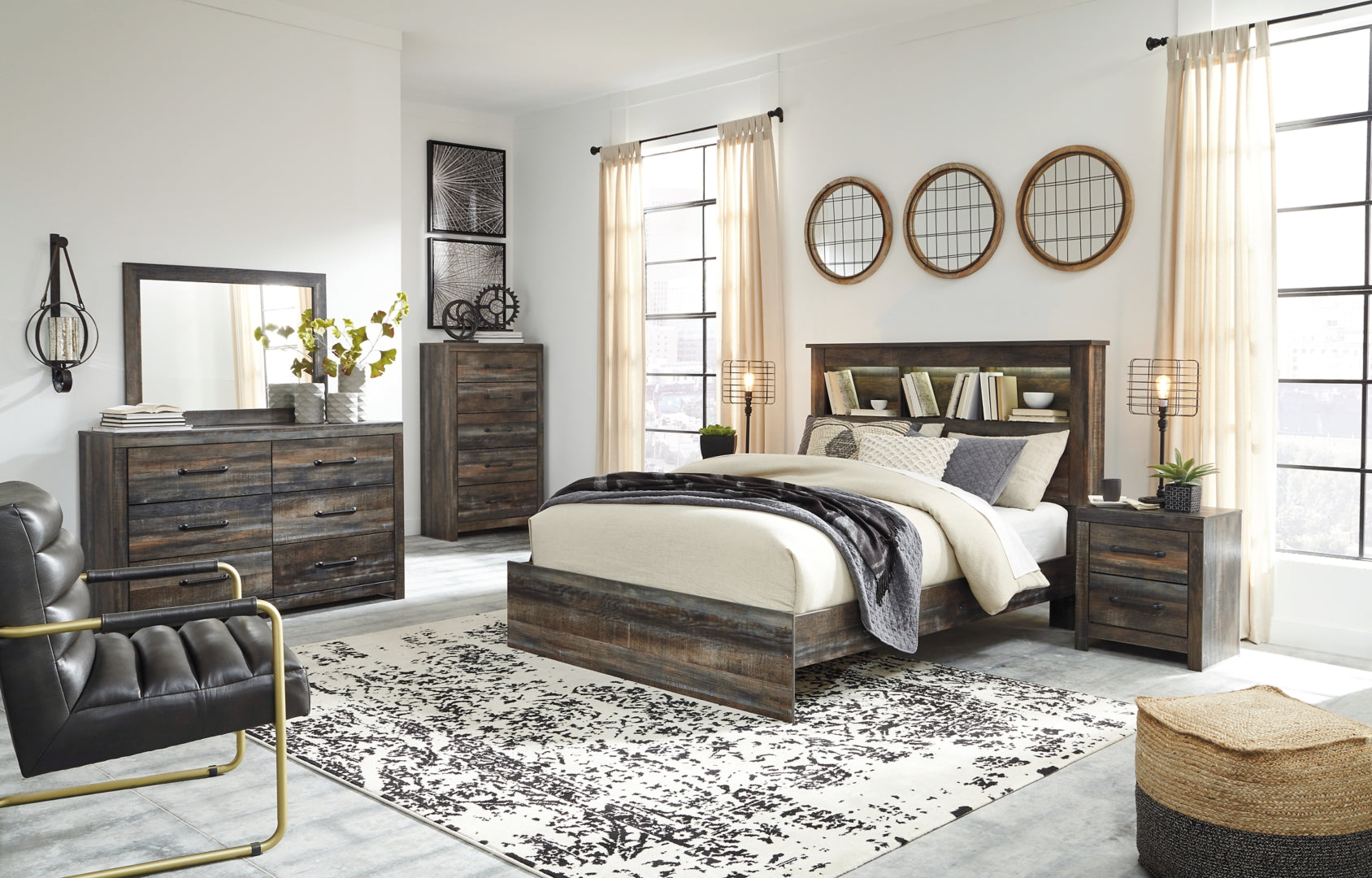 Drystan Queen Panel Bed with Mirrored Dresser and Nightstand