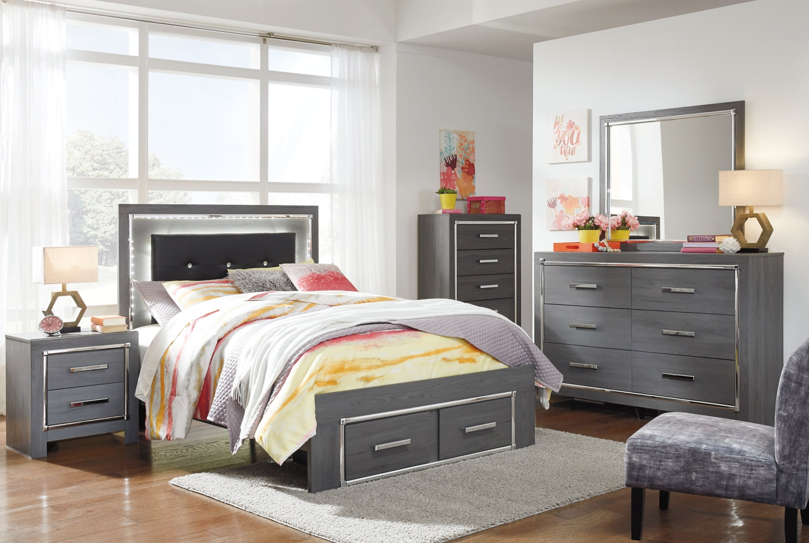 Lodanna Grey Panel Bedroom Set