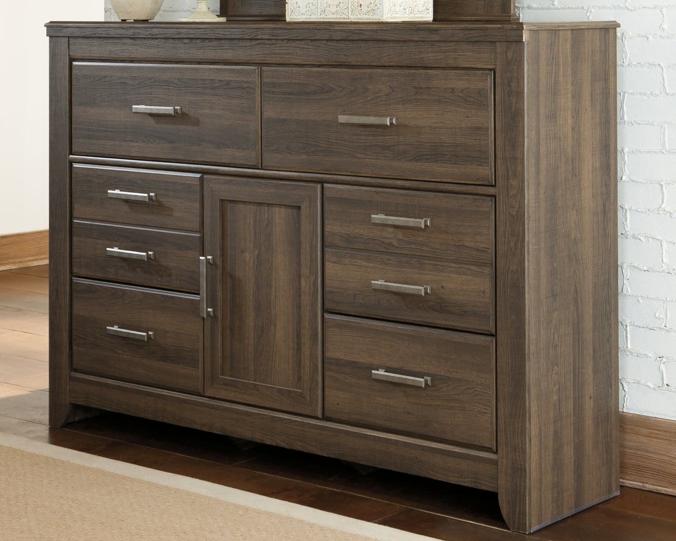 Juararo Six Drawer Dresser