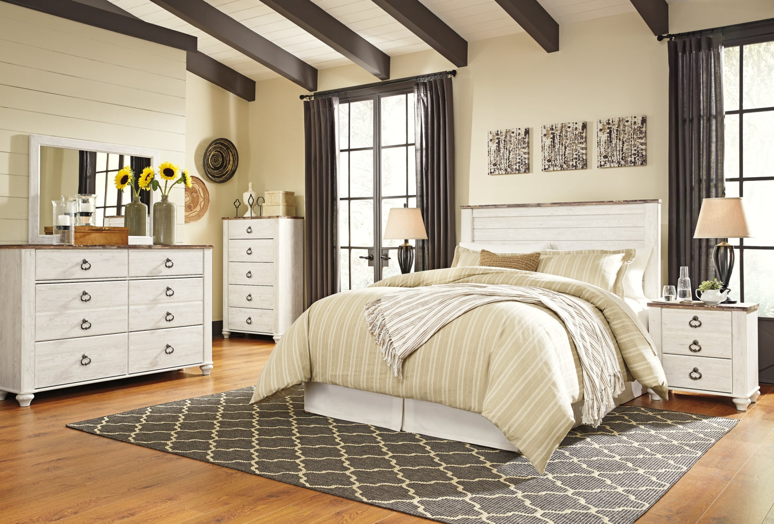 Willowton Beige Panel Bedroom Set