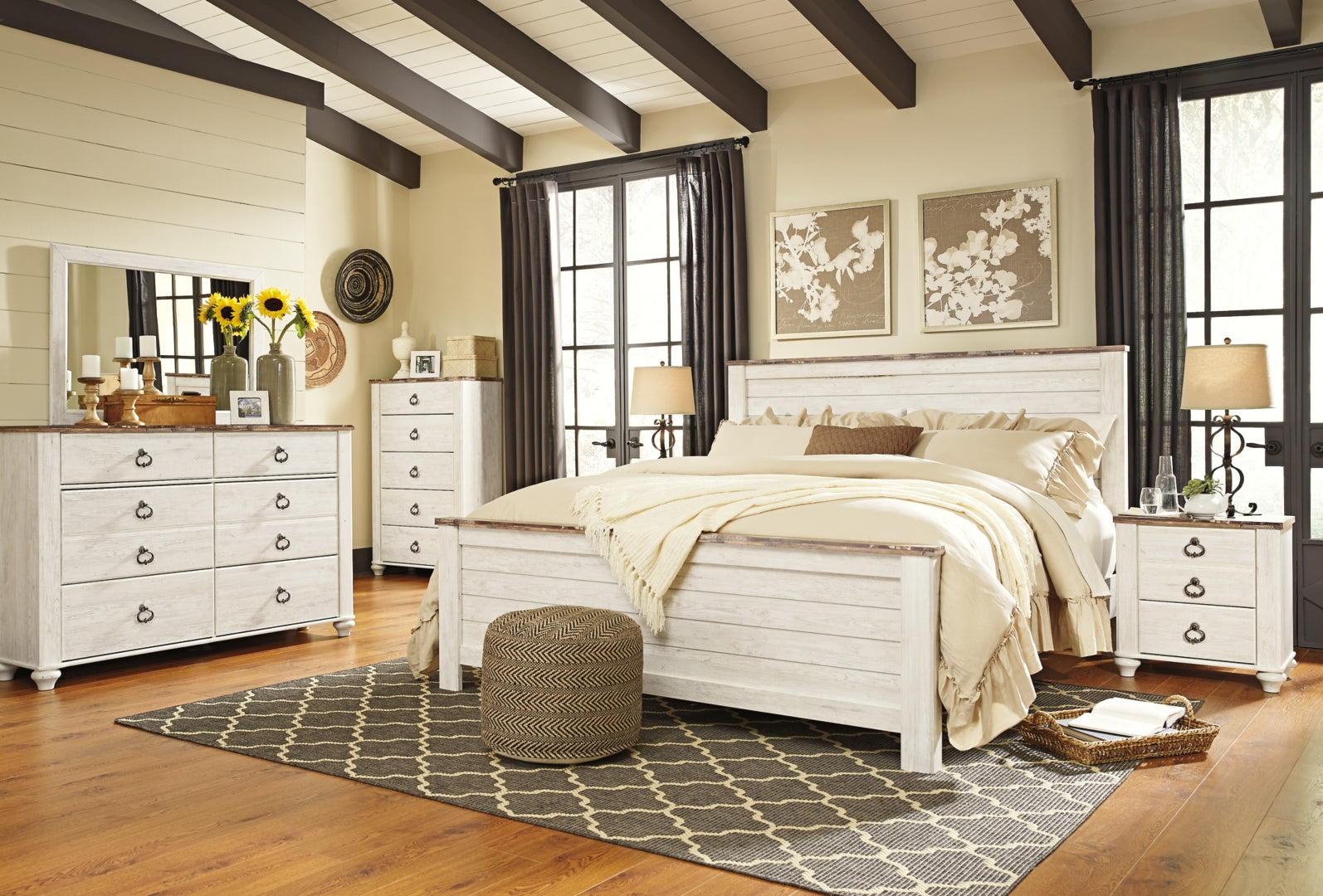 Willowton Beige Panel Bedroom Set