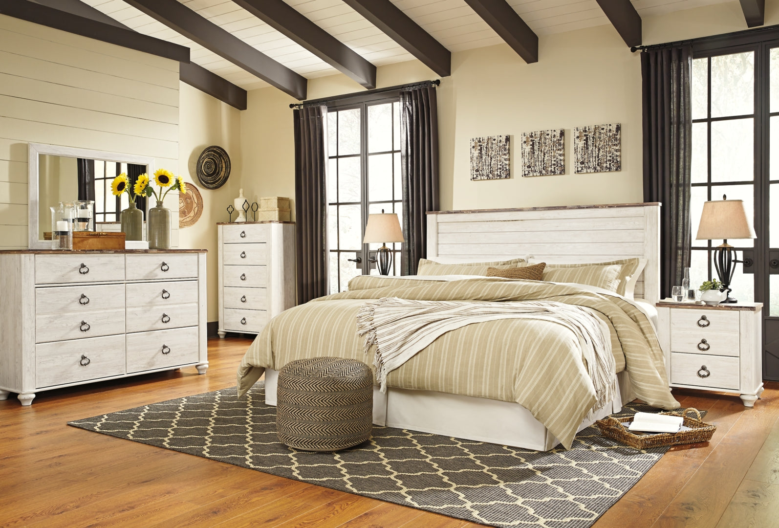 Willowton Beige Panel Bedroom Set