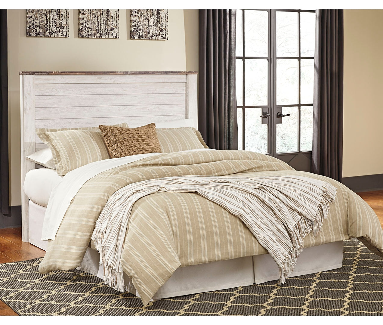 Willowton Beige Panel Bedroom Set