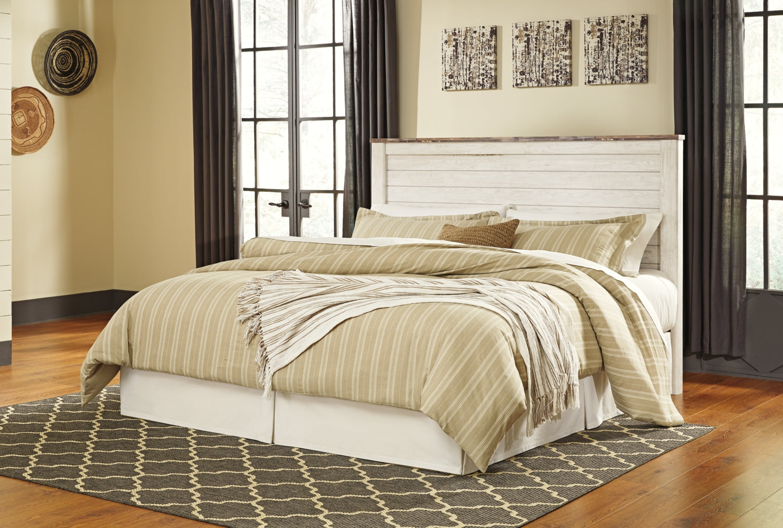 Willowton Beige Panel Bedroom Set