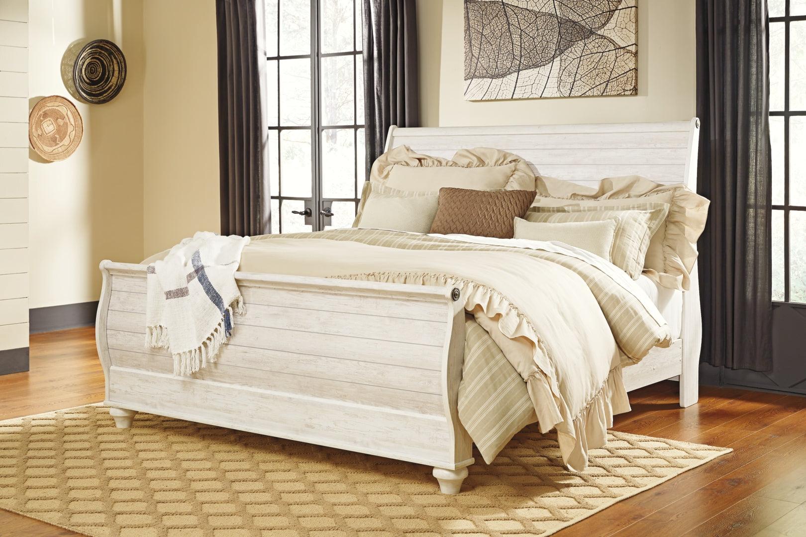 Willowton Beige Panel Bedroom Set