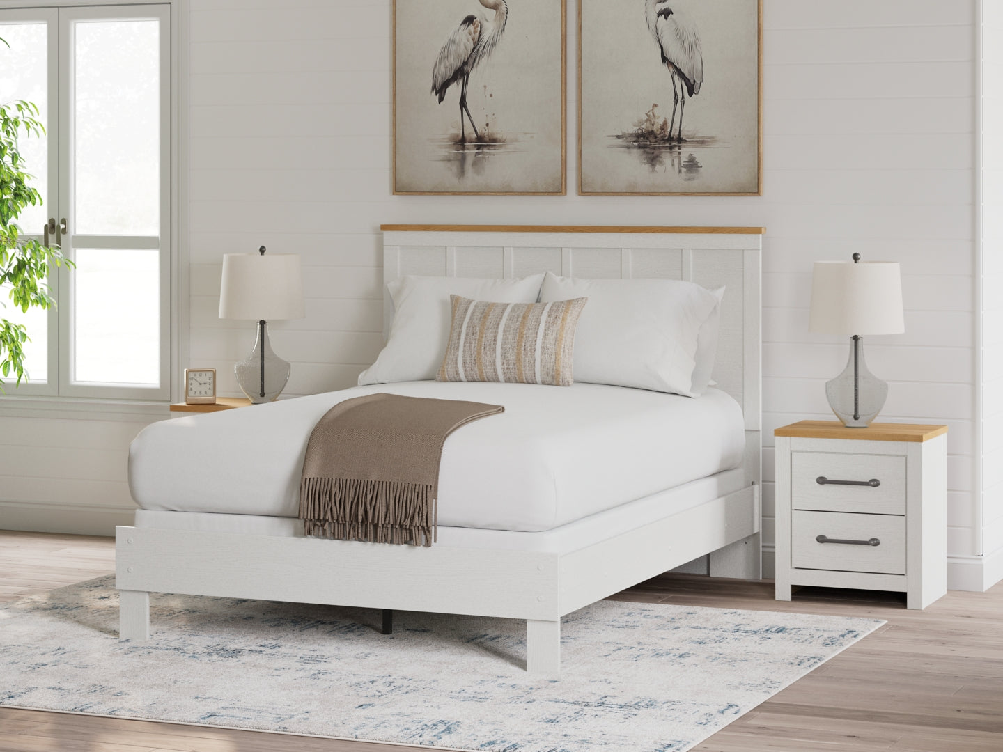 Linnocreek White Panel Bedroom Set