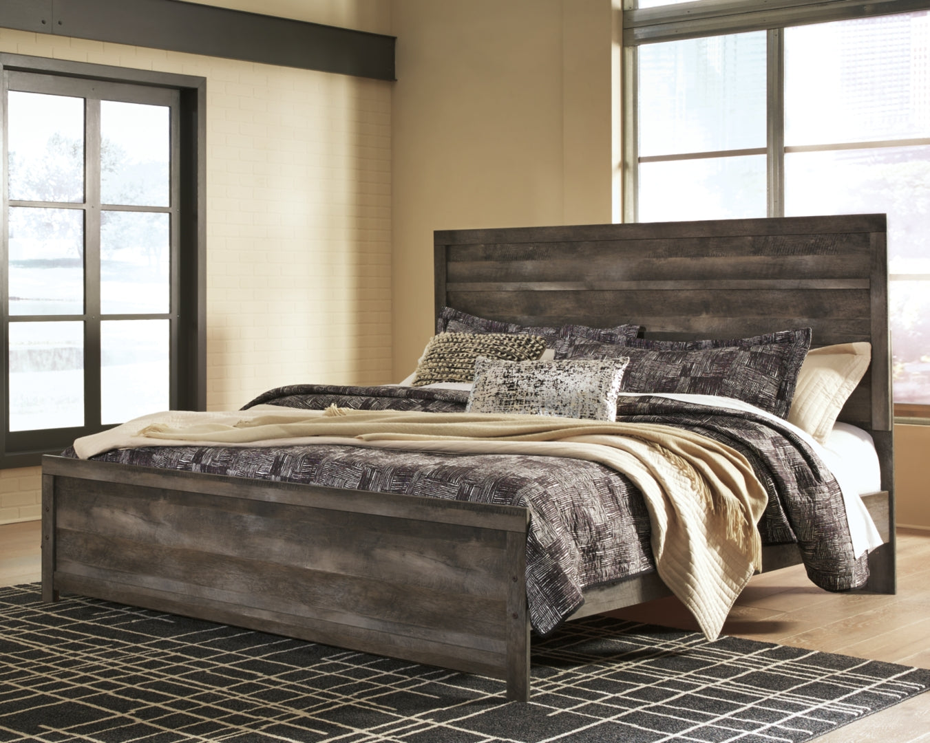 Wynnlow King Platform Panel Bed