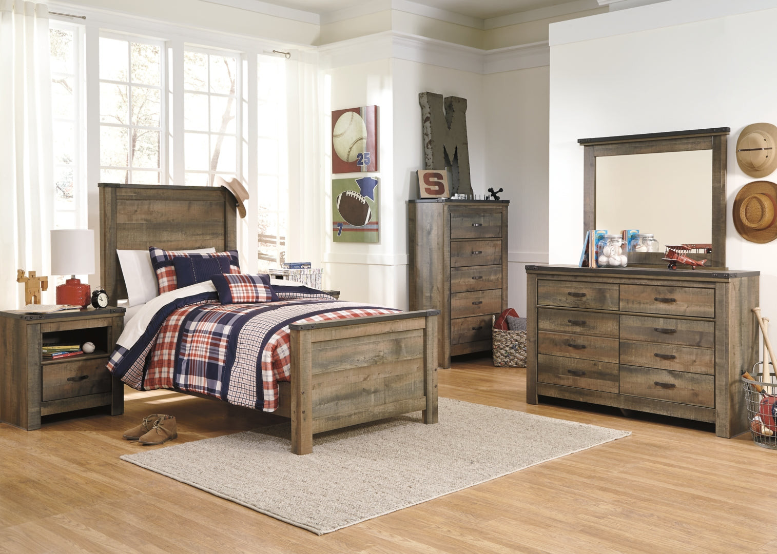 Trinell Poster Bed