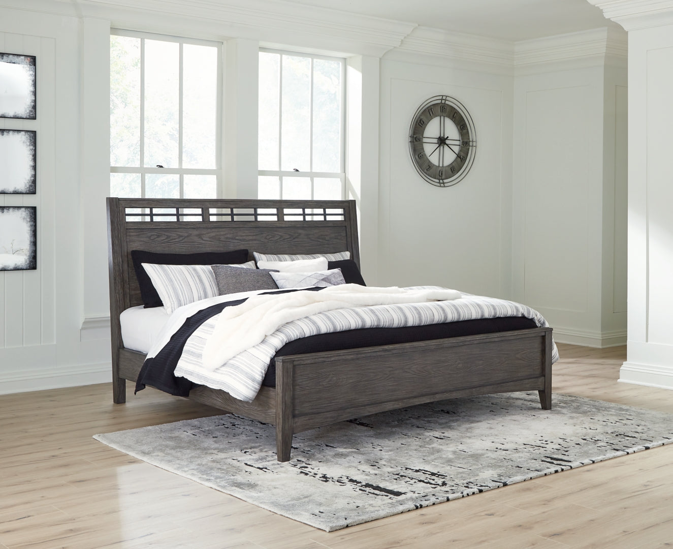 Montillan Queen Panel Bed