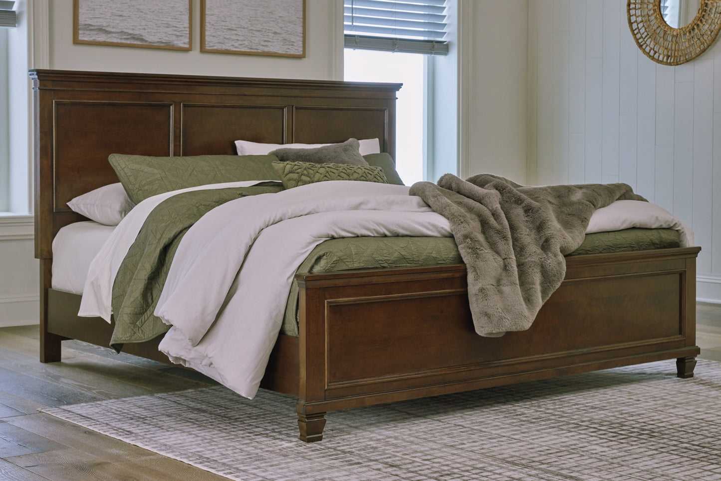 Danabrin King Panel Bed