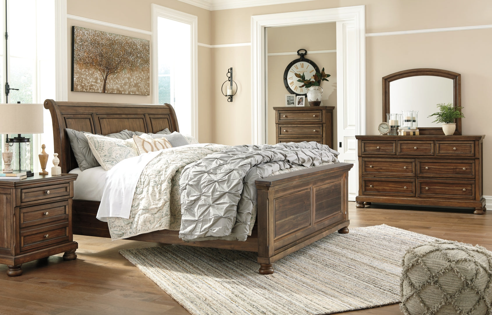 Flynnter Brown Panel Bedroom Set