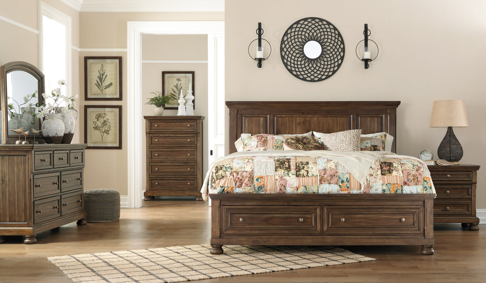 Flynnter Brown Panel Bedroom Set