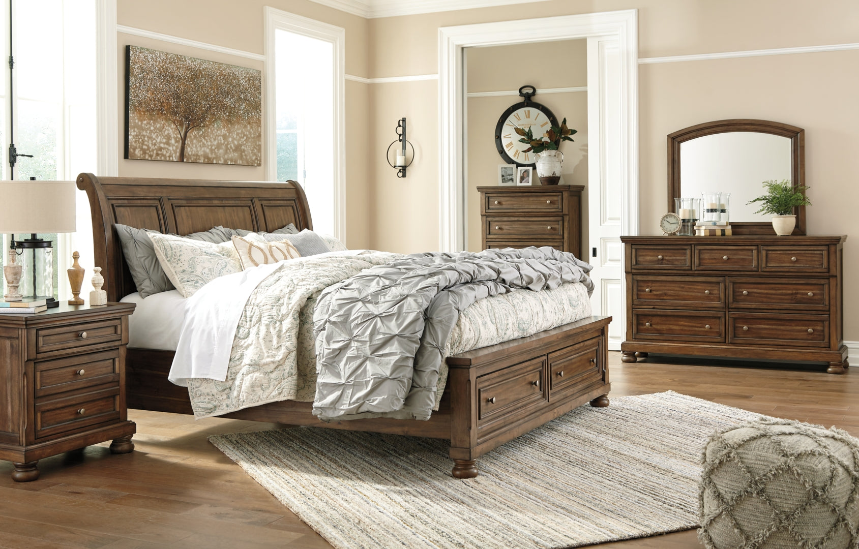 Flynnter Brown Panel Bedroom Set