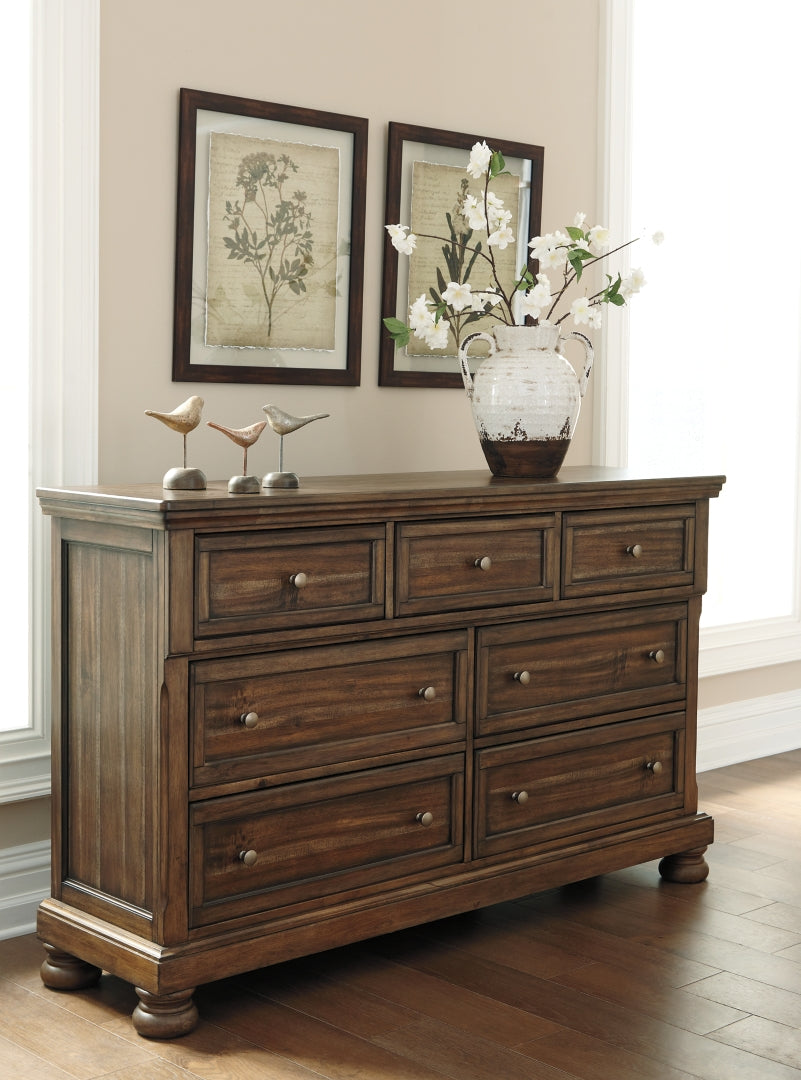 Flynnter Brown Panel Bedroom Set