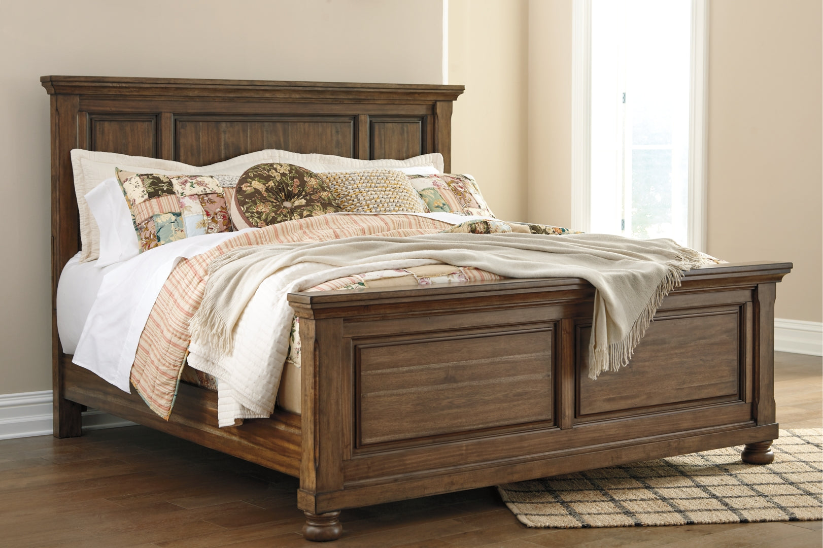 Flynnter Brown Panel Bedroom Set