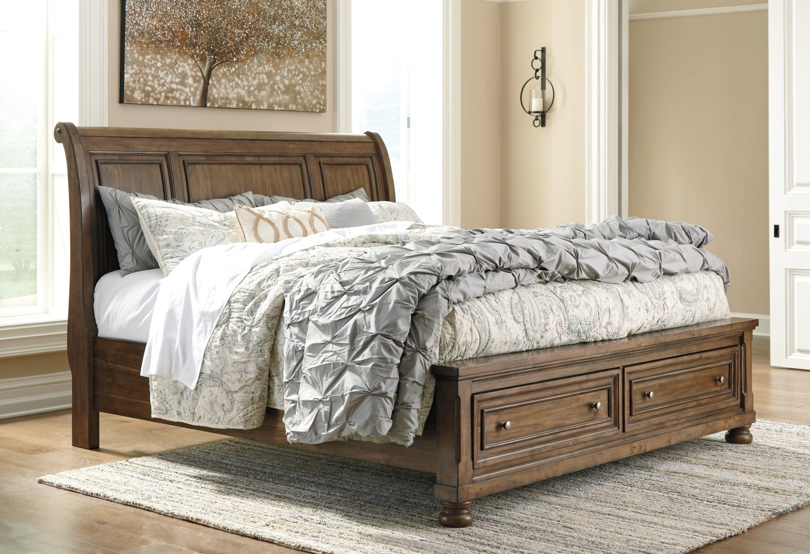 Flynnter Brown Panel Bedroom Set