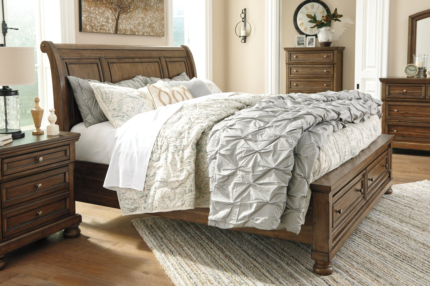 Flynnter Panel Bed