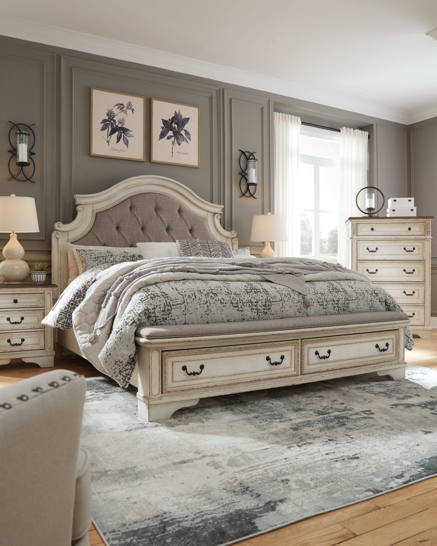 Realyn Upholstered Panel Bed