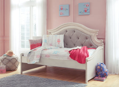 Realyn Upholstered Panel Bed