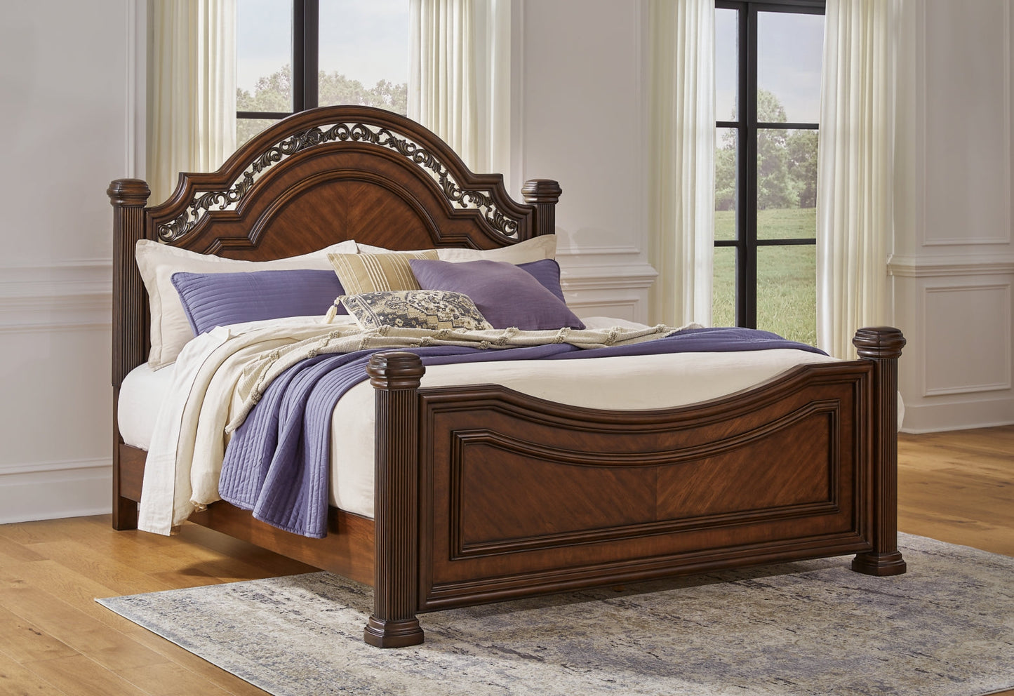 Lavinton Queen Poster Bed