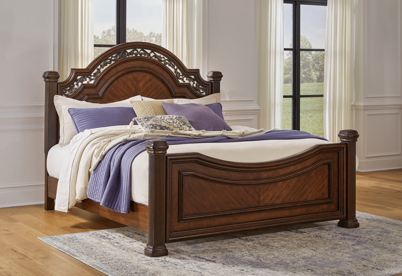 Lavinton Queen Poster Bed