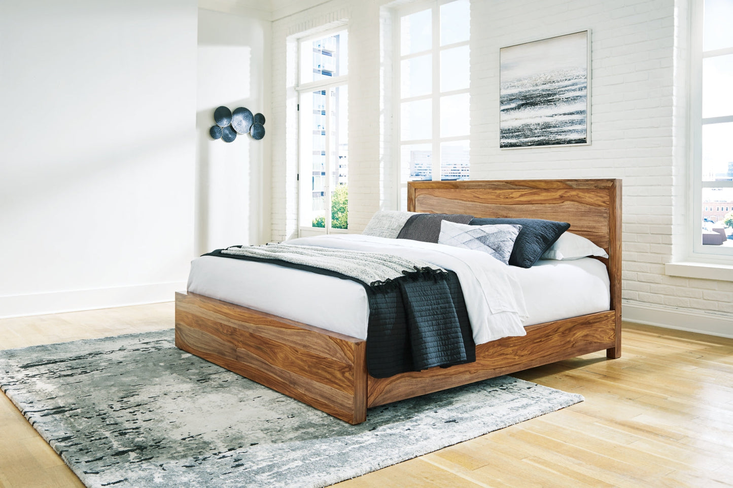 Dressonni Queen Panel Bed