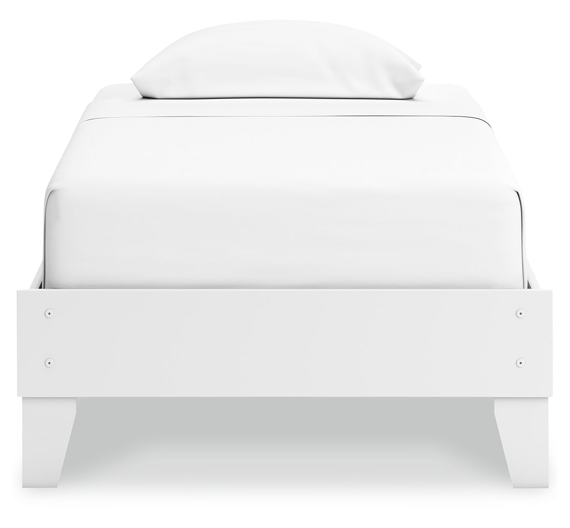 Hallityn White Platform Bedroom Set