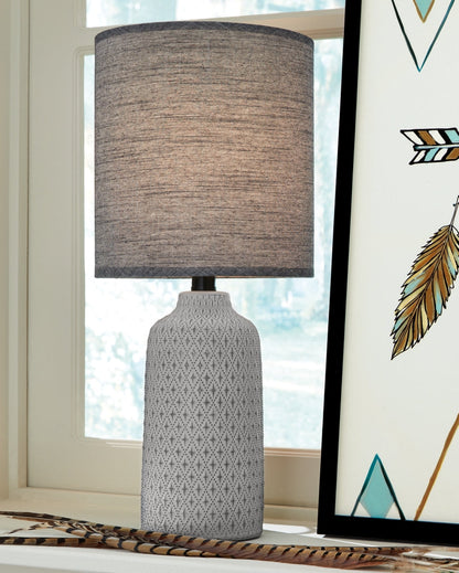 Donnford Ceramic Table Lamp (1/CN)